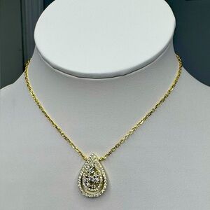 Elegant 18K Gold Teardrop Pendant Necklace